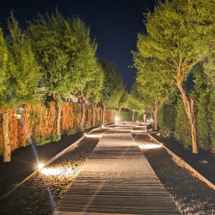 Осветена алея в комплекс Green Life Созопол вечер