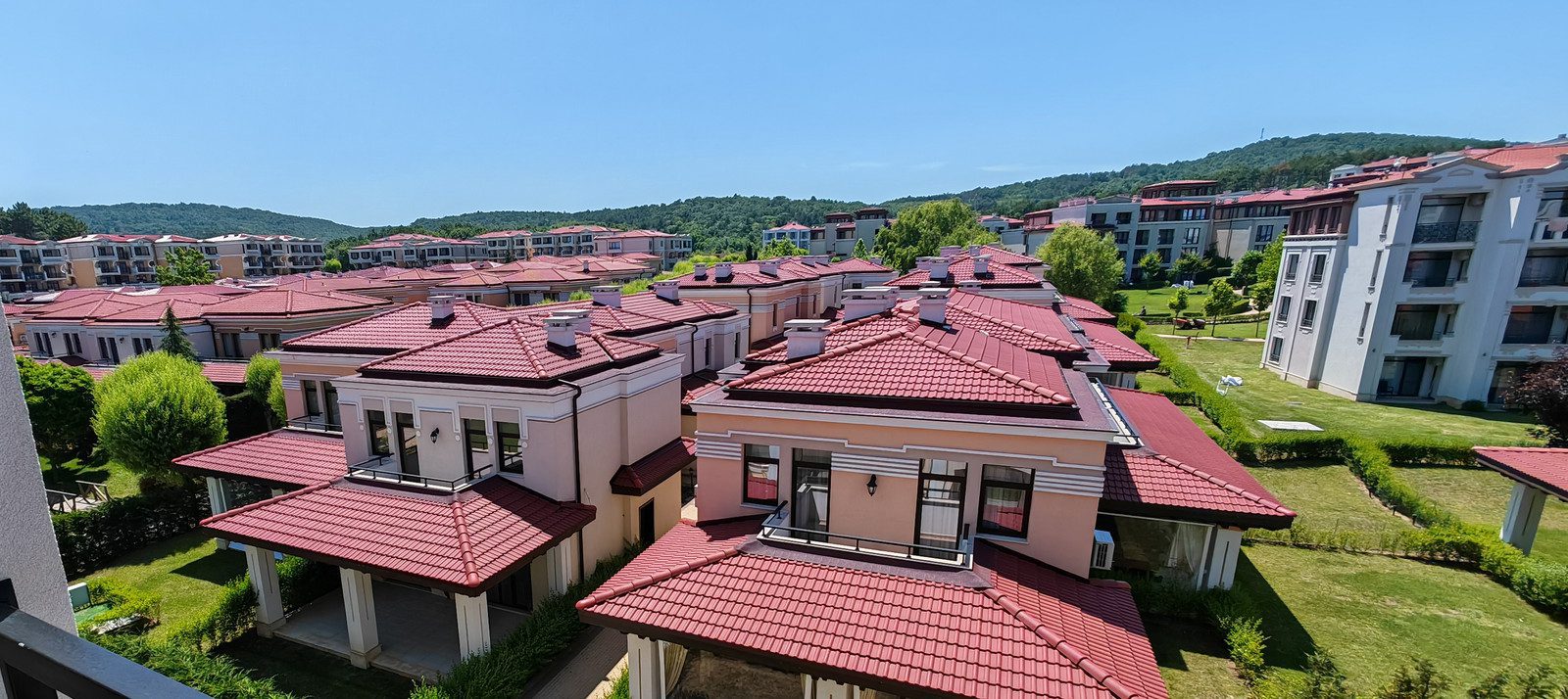 Изглед отгоре към комплекс Green Life Созопол, Каваци