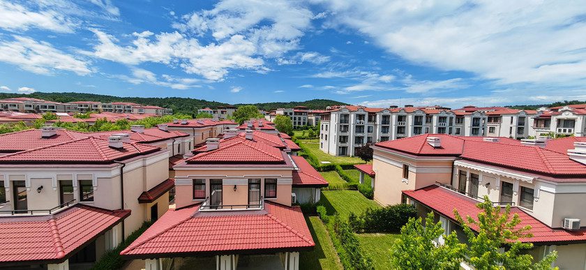 Изглед от терасата на студиото към сградите в Green Life